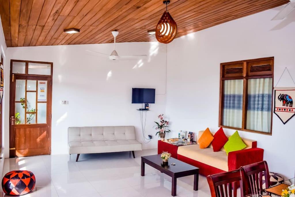 Saru Holiday Apartment - Upto 6 Guests Kandy Exterior photo