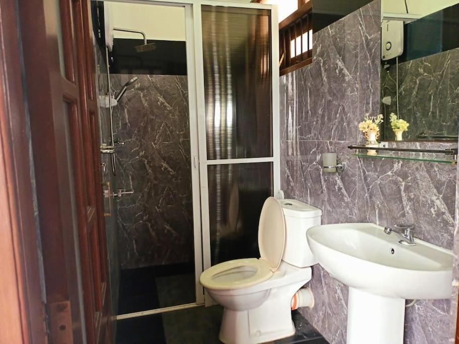 Saru Holiday Apartment - Upto 6 Guests Kandy Exterior photo