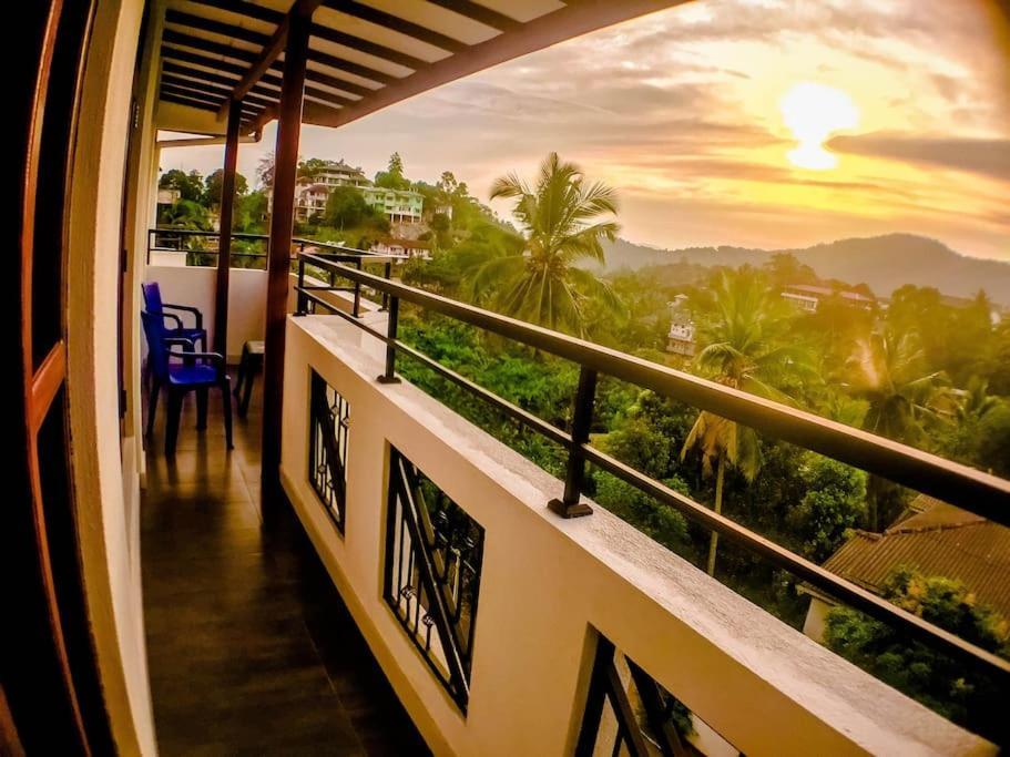 Saru Holiday Apartment - Upto 6 Guests Kandy Exterior photo